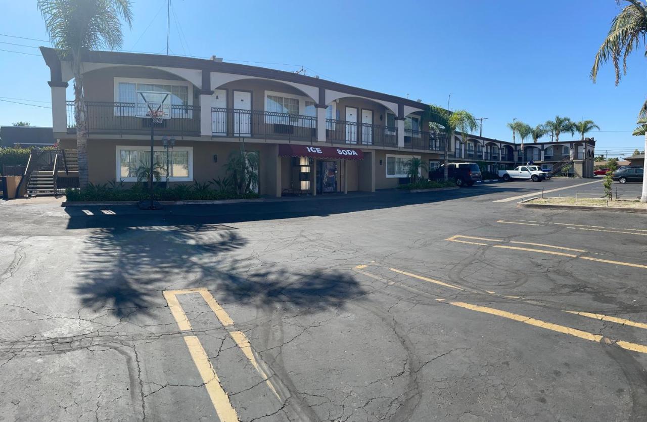 Legacy Inn & Suites Anaheim Exterior foto
