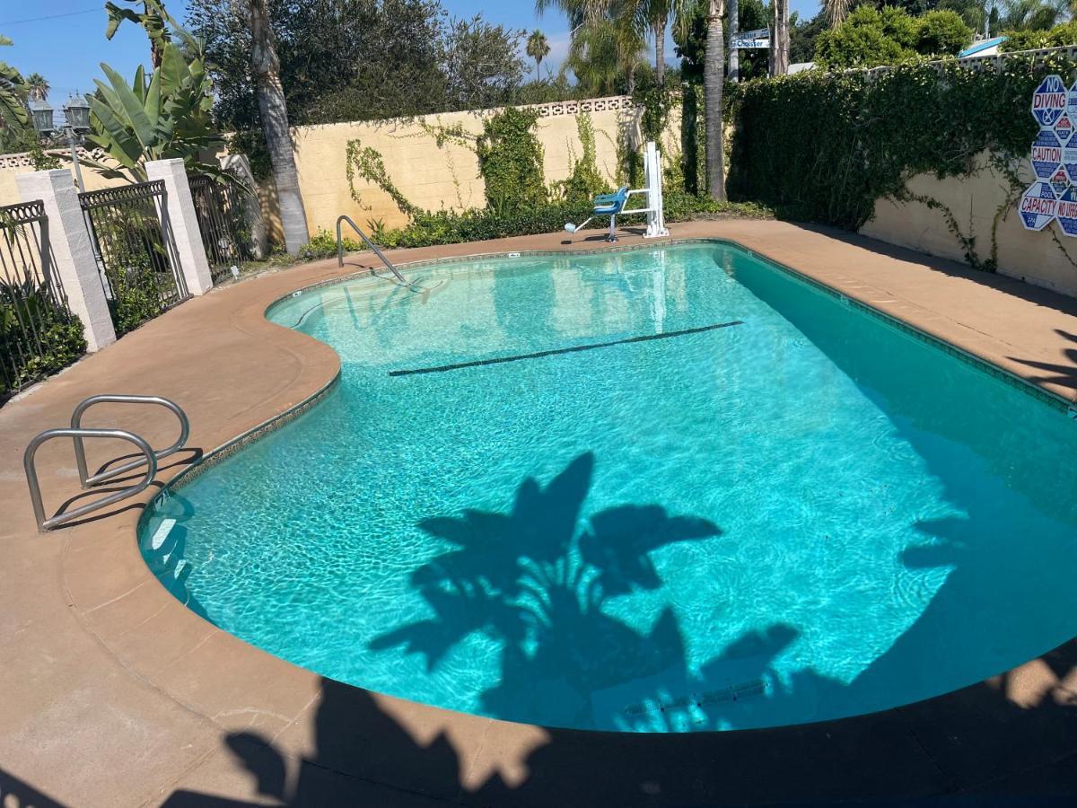 Legacy Inn & Suites Anaheim Exterior foto
